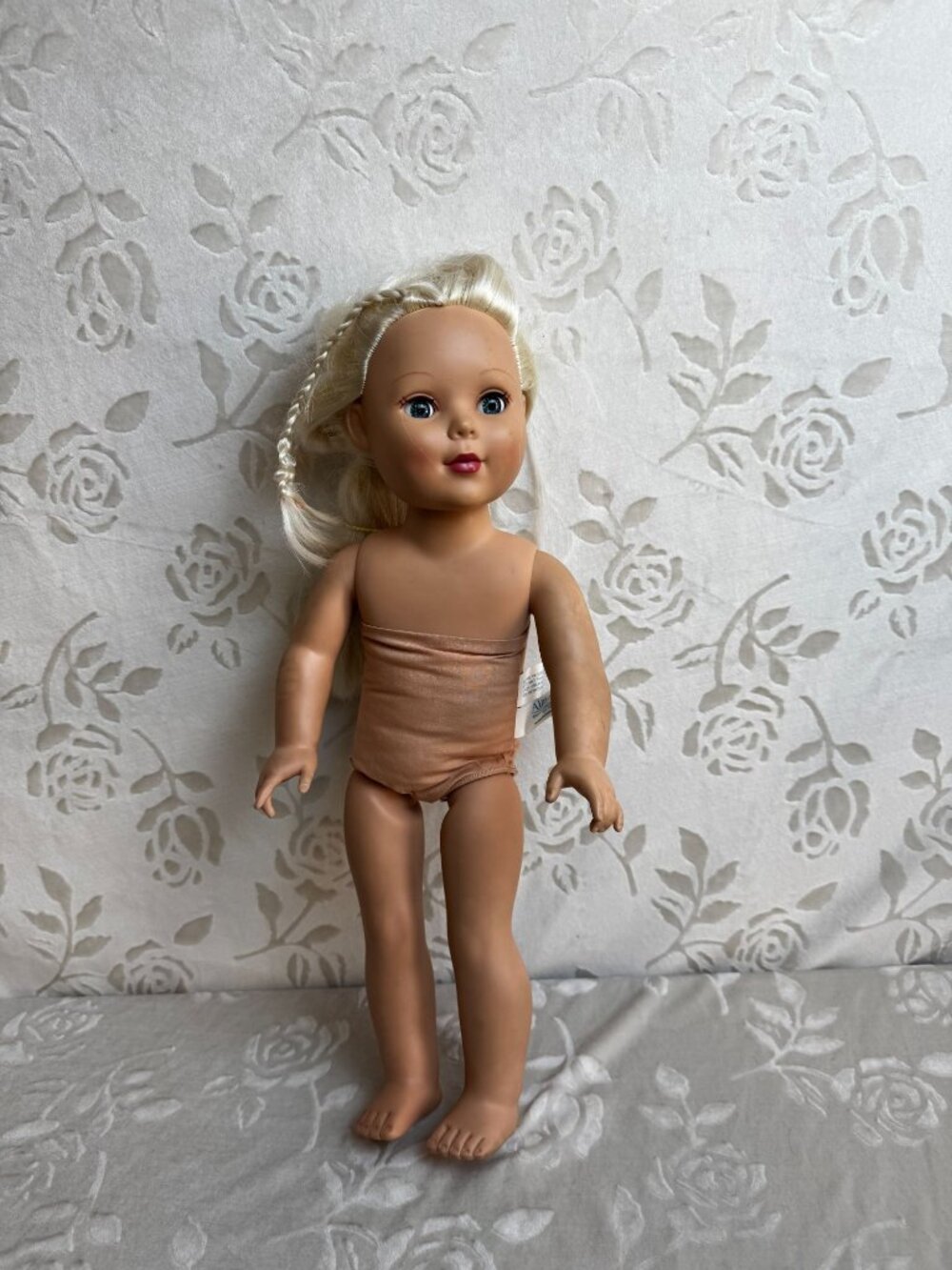 Madame Alexander Blonde 18" Doll Vinyl Cloth Body 2012 Model 65260 Blue Eyes
